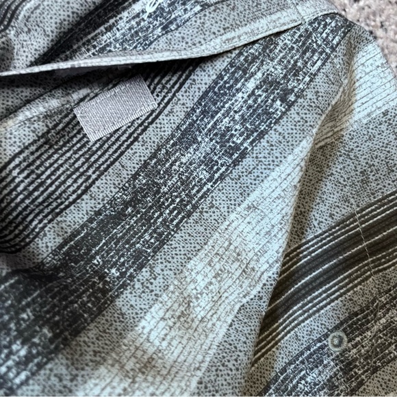 Eddie Bauer Carbon Gray Striped Explorer Shorts Size Medium NWT - Picture 4 of 13